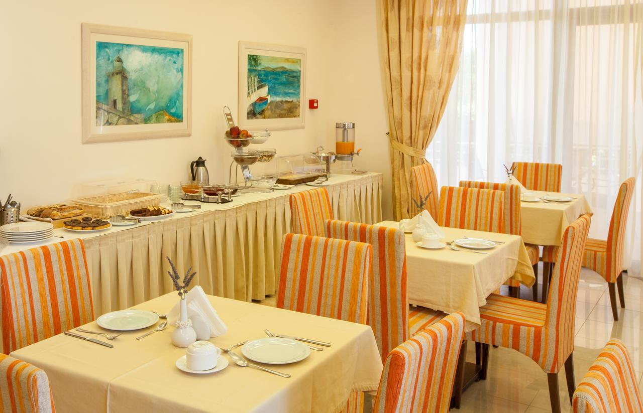 Kyniska Hotel プリトラ エクステリア 写真