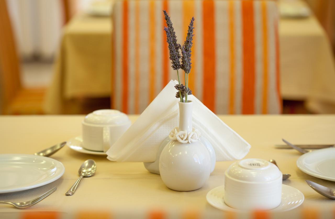 Kyniska Hotel プリトラ エクステリア 写真