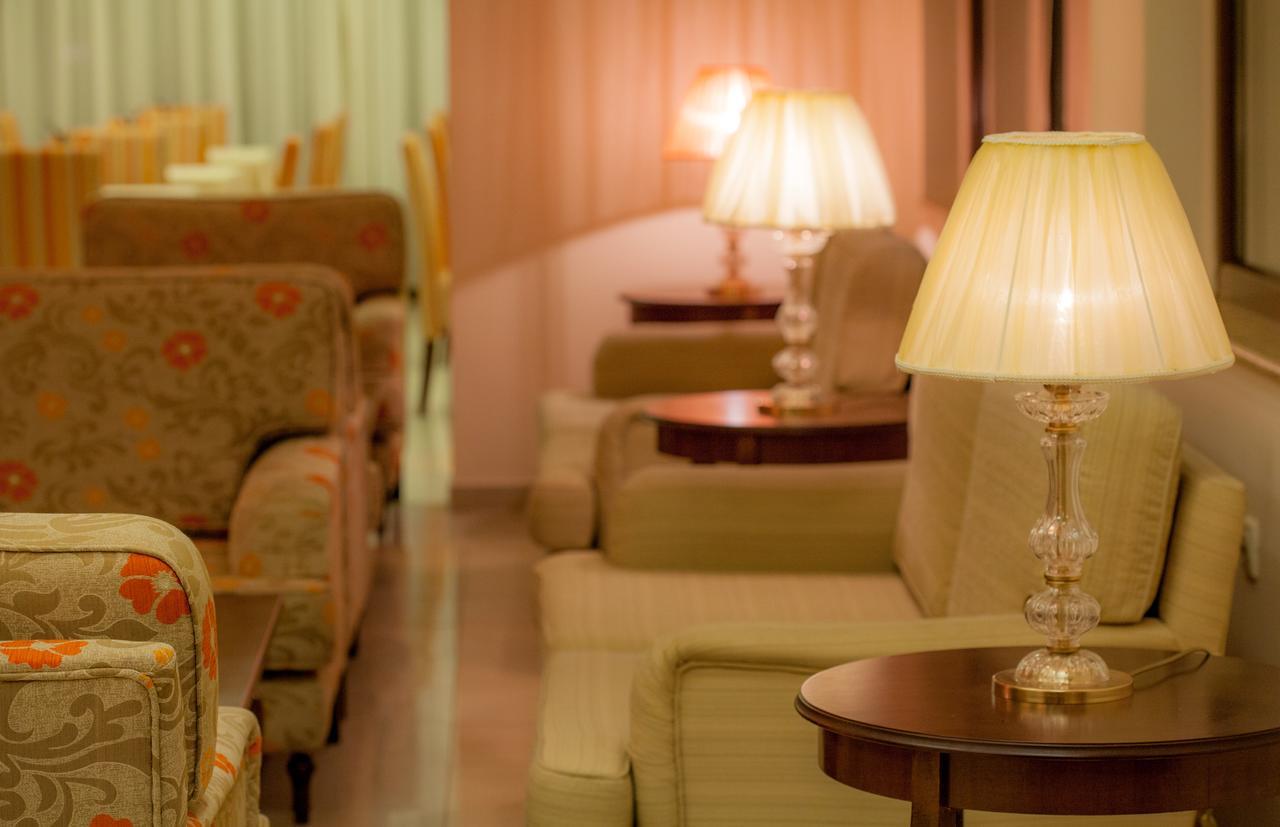 Kyniska Hotel プリトラ エクステリア 写真
