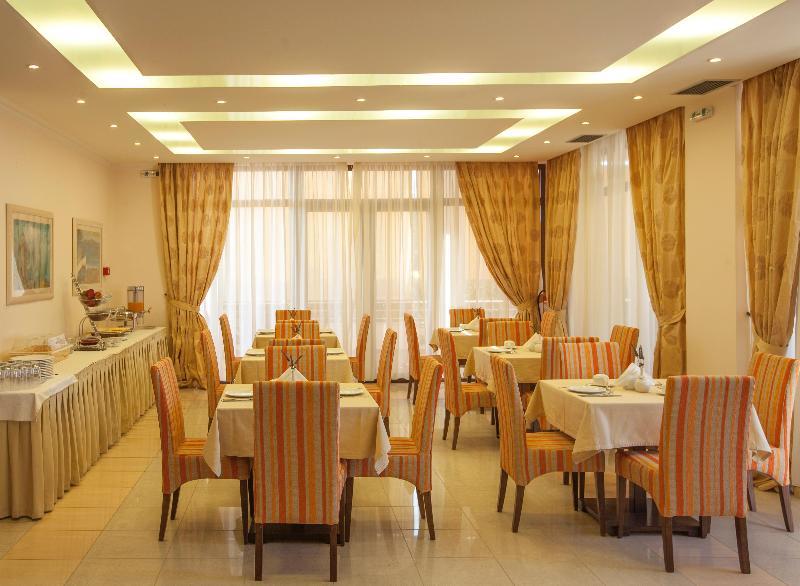 Kyniska Hotel プリトラ エクステリア 写真